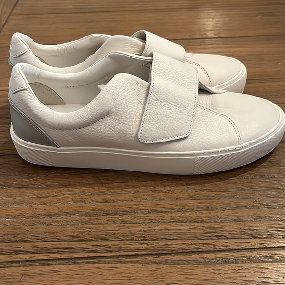 Ugg White Leather Velcro Strap Tennis Shoes.  Sz 11.  NWOT - Picture 2 of 5